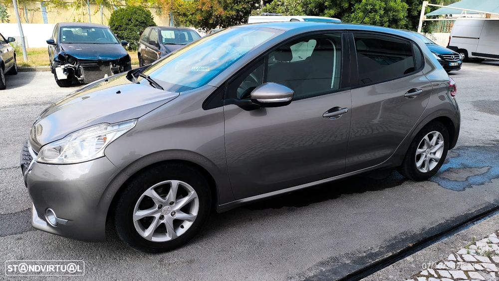 Peugeot 208 1.4 HDi SE Style - 29