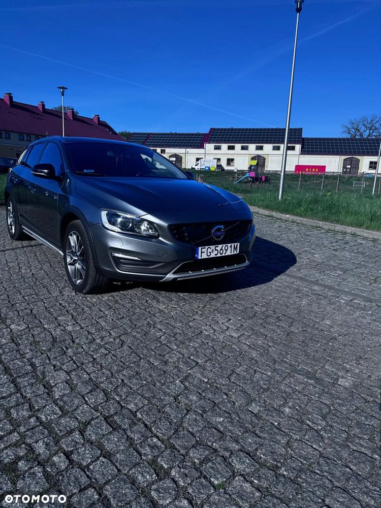 Volvo V60 Cross Country D3 Drive-E Summum - 1
