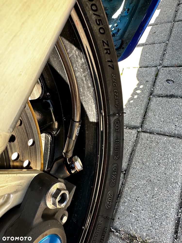 Yamaha R1 - 9