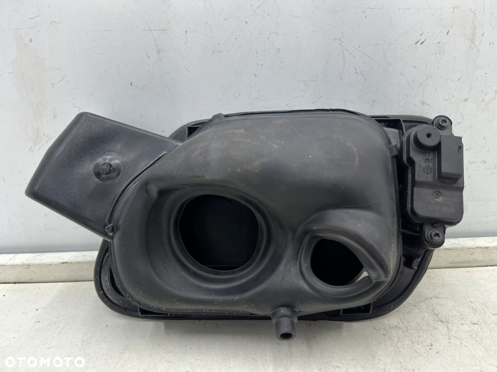 Klapka wlewu paliwa VW Touran II 5T 2015r.- 5ta809857e 5ta809799 - 10