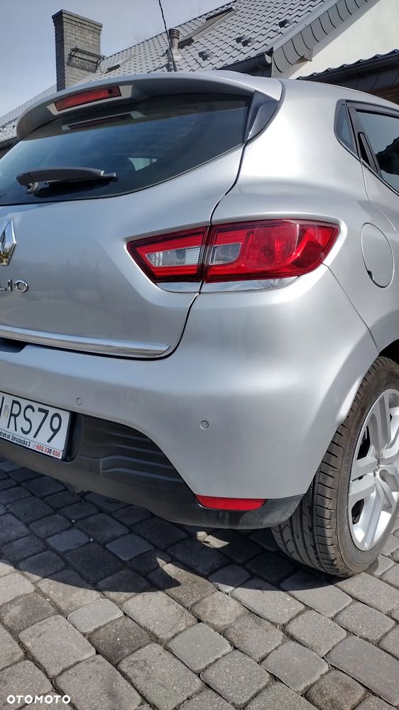 Renault Clio 1.2 16V 75 Life - 23