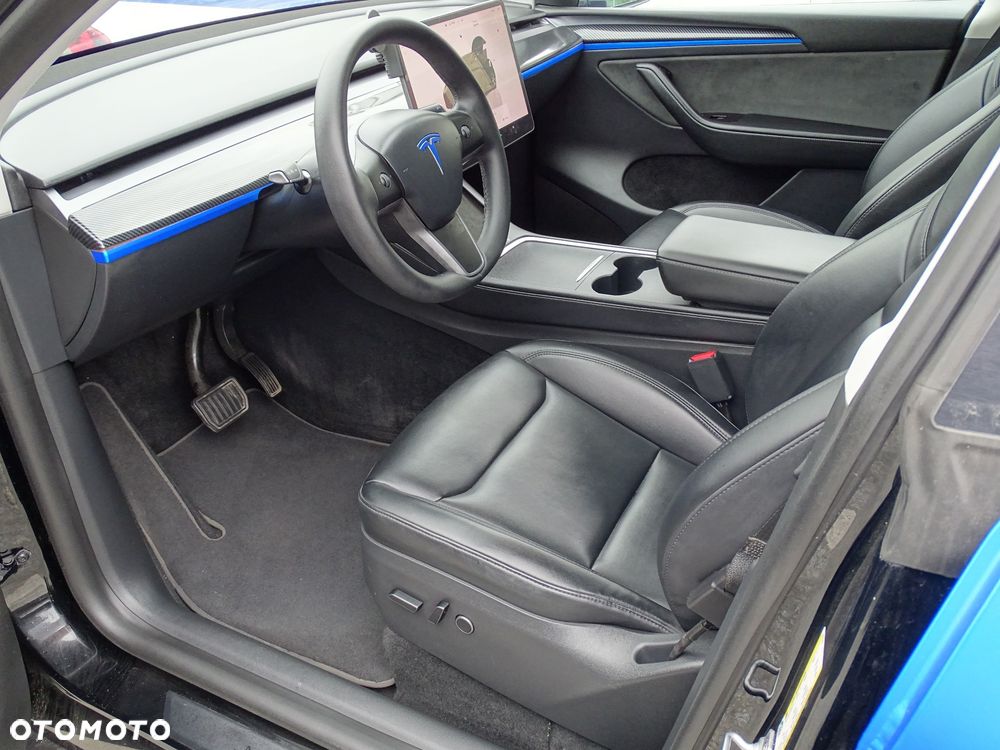 Tesla Model Y Long Range Dual Motor AWD - 13