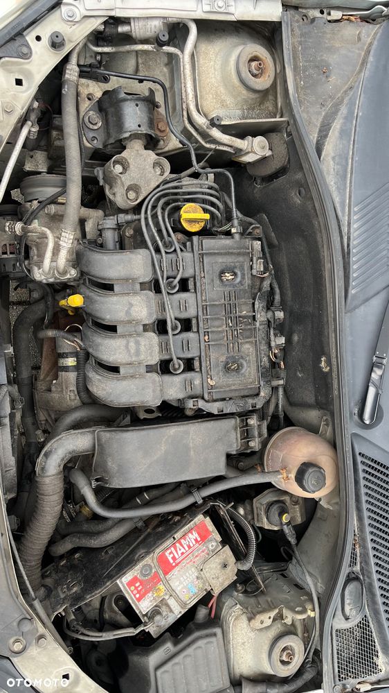 Renault Clio 1.2 16V Arctica - 14