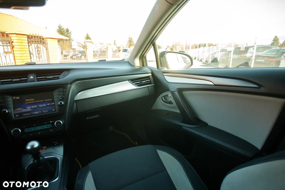 Toyota Avensis 1.8 Executive - 27