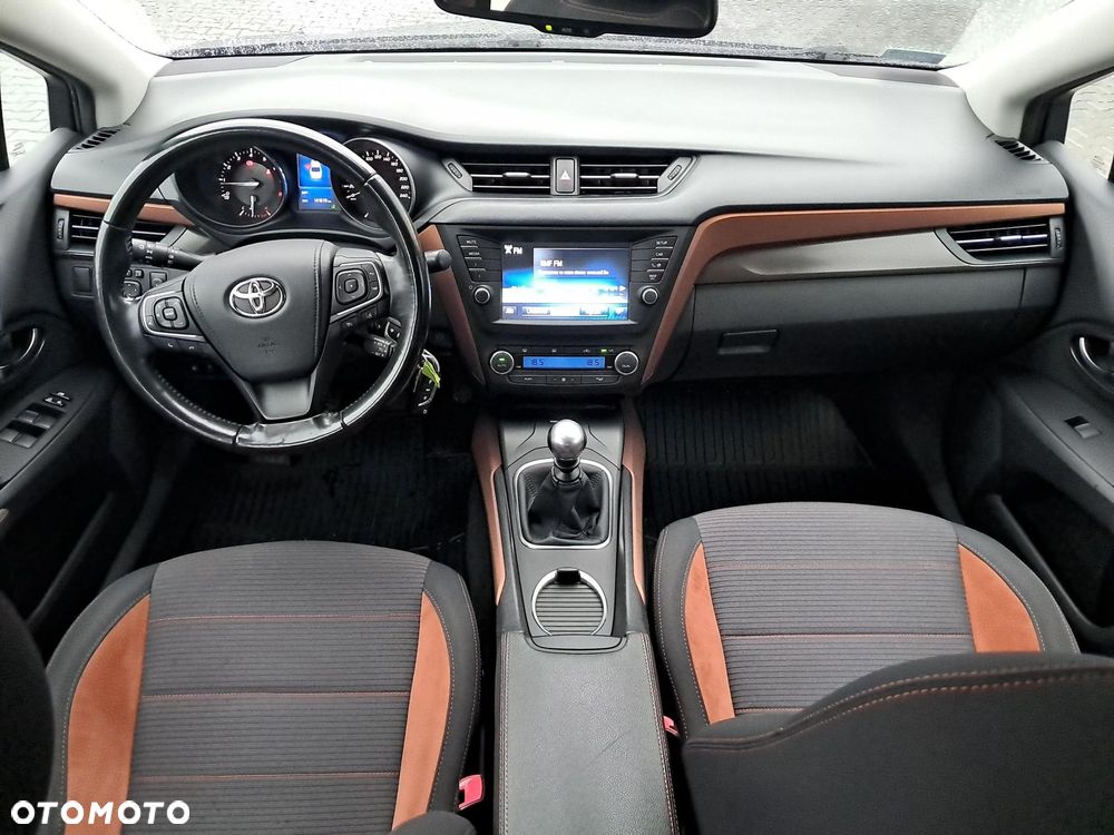 Toyota Avensis - 12