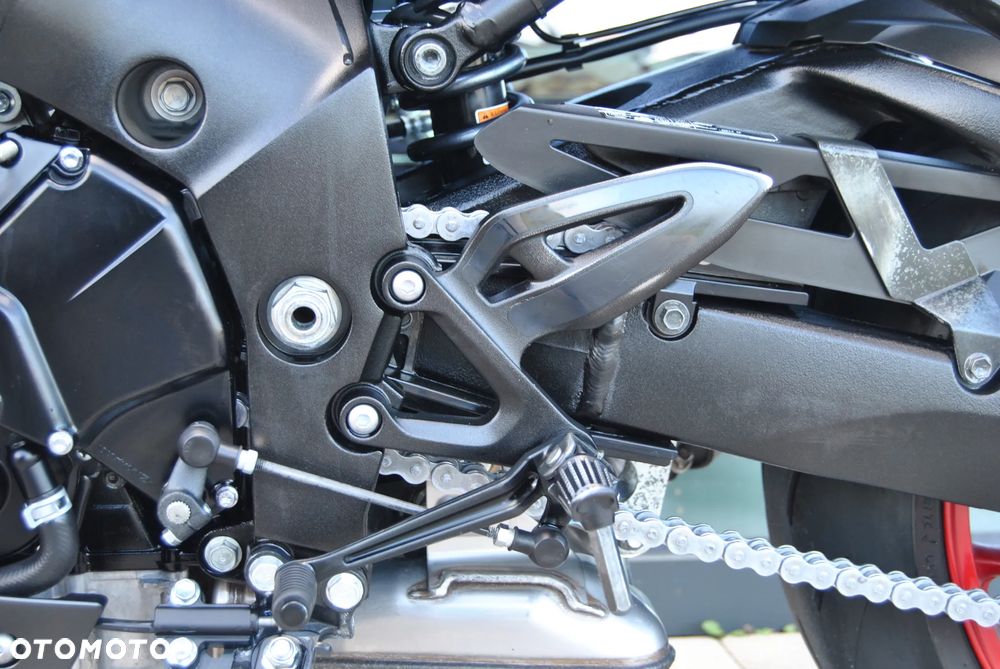 Suzuki GSX - 36