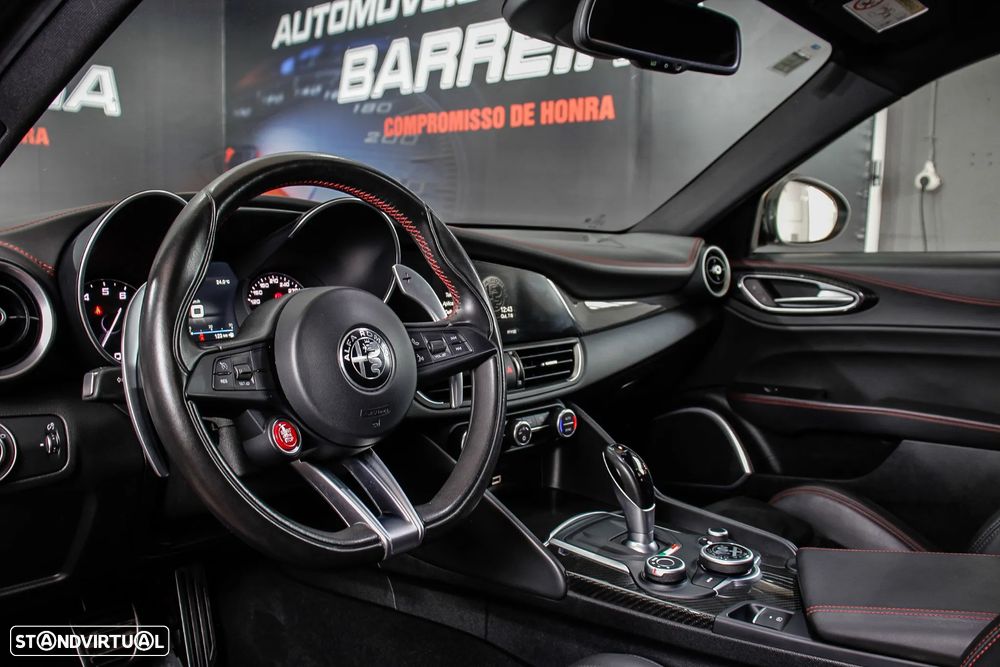 Alfa Romeo Giulia 2.9 Bi-Turbo Quadrifoglio AT8 - 19