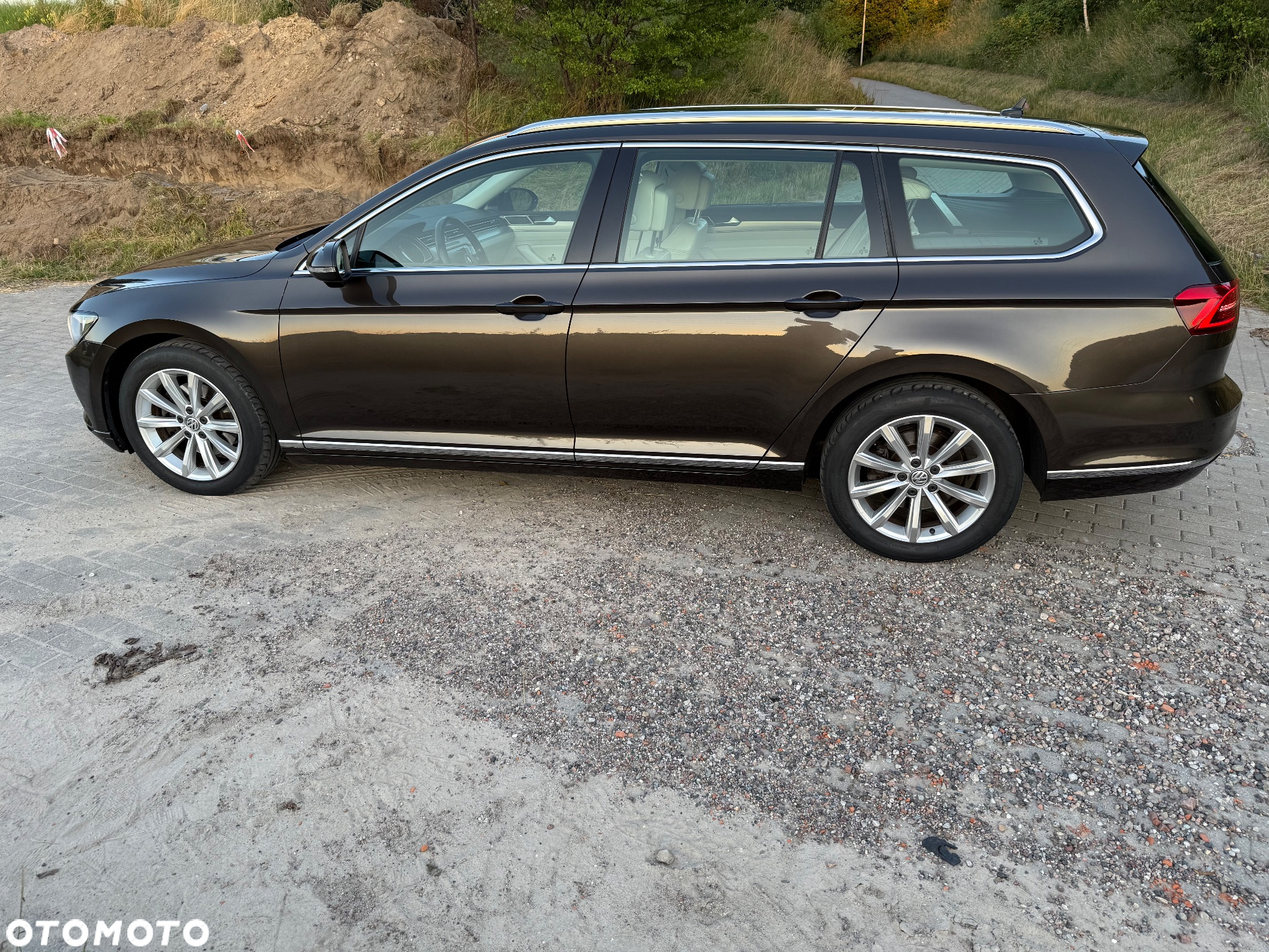 Volkswagen Passat Variant 1.6 TDI (BlueMotion Technology) DSG Comfortline - 8