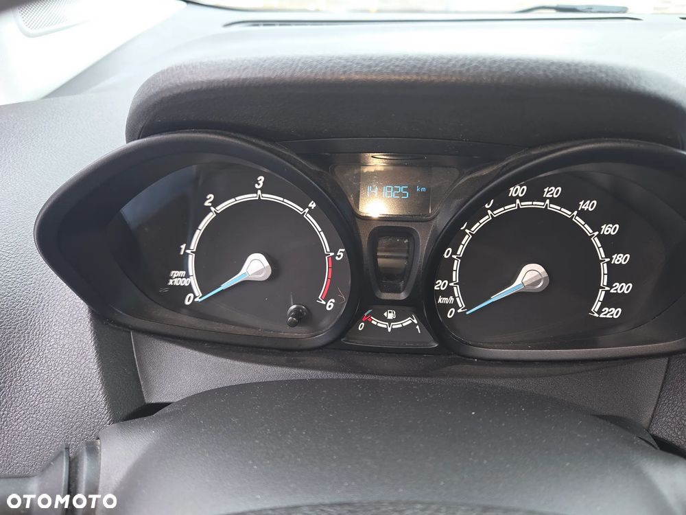 Ford Transit Courier - 8