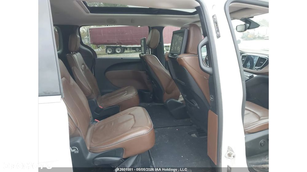 Chrysler Pacifica - 1