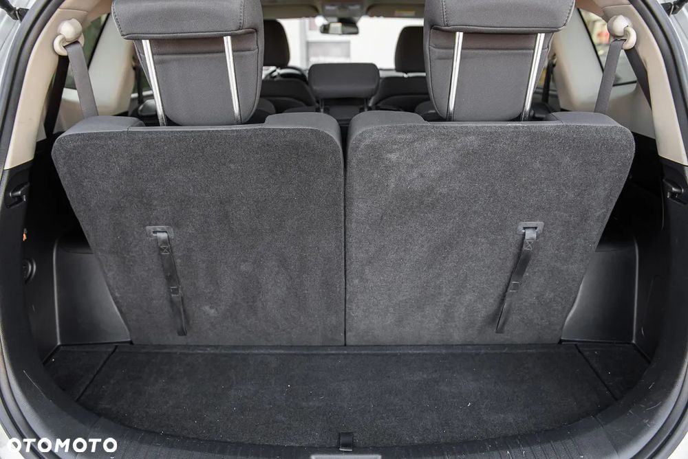 Kia Carens 1.7 CRDi M 7os - 26