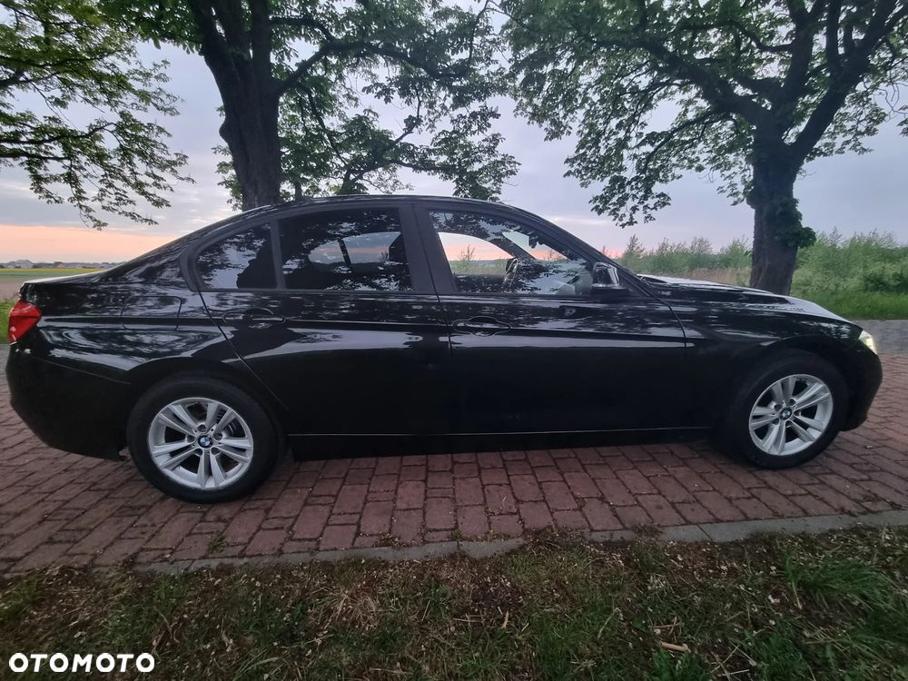 BMW Seria 3 318i Luxury Line - 28