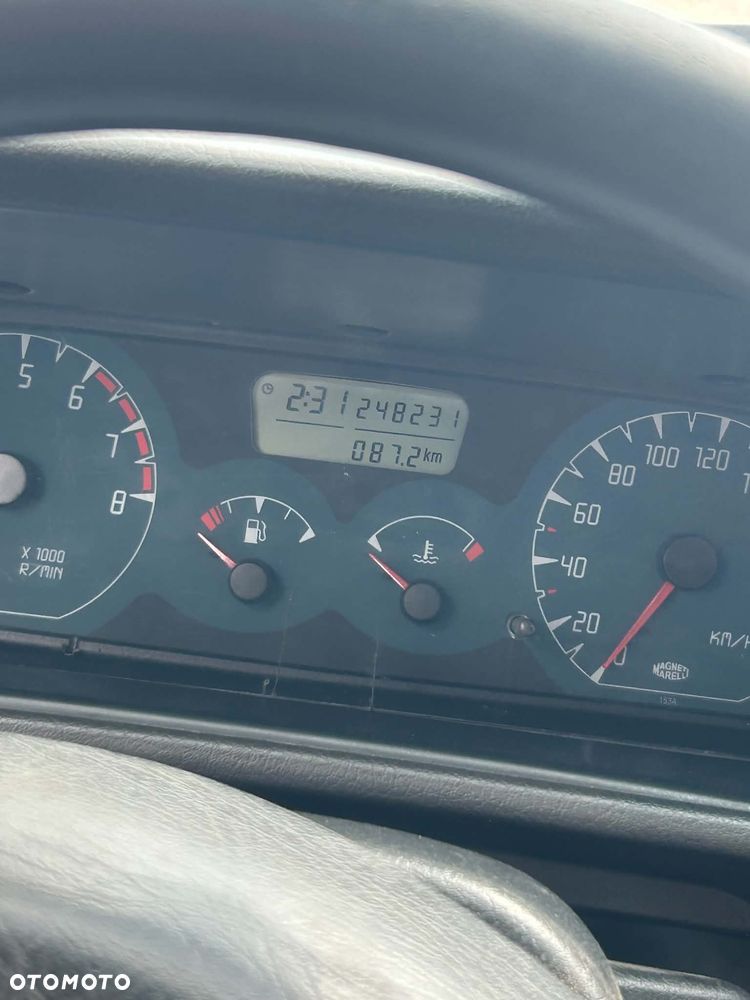 Nissan Terrano 2.4 S - 4