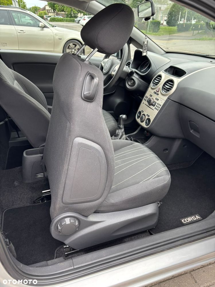 Opel Corsa 1.2 16V Essentia - 9