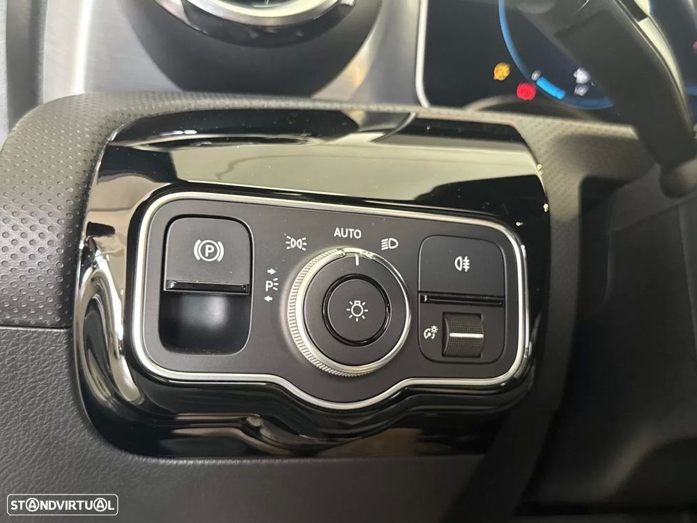 Mercedes-Benz A 200 AMG Line - 39