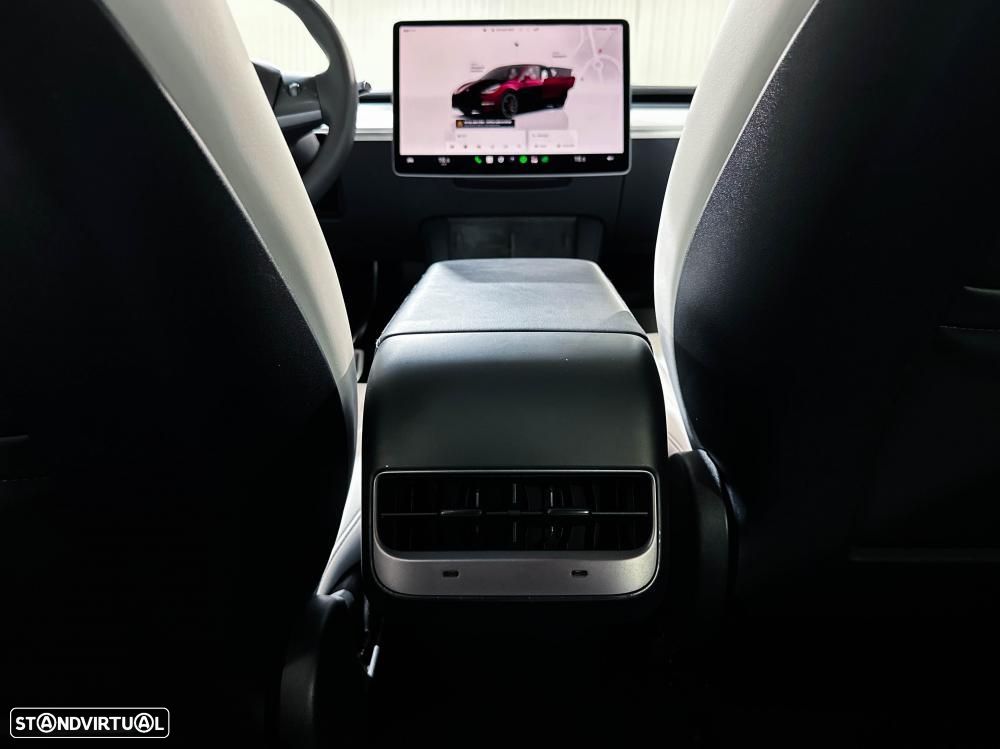 Tesla Model Y Performance Dual Motor AWD - 25