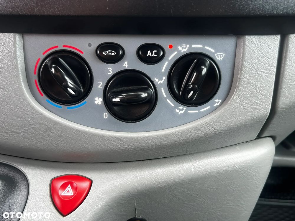 Renault Trafic - 17