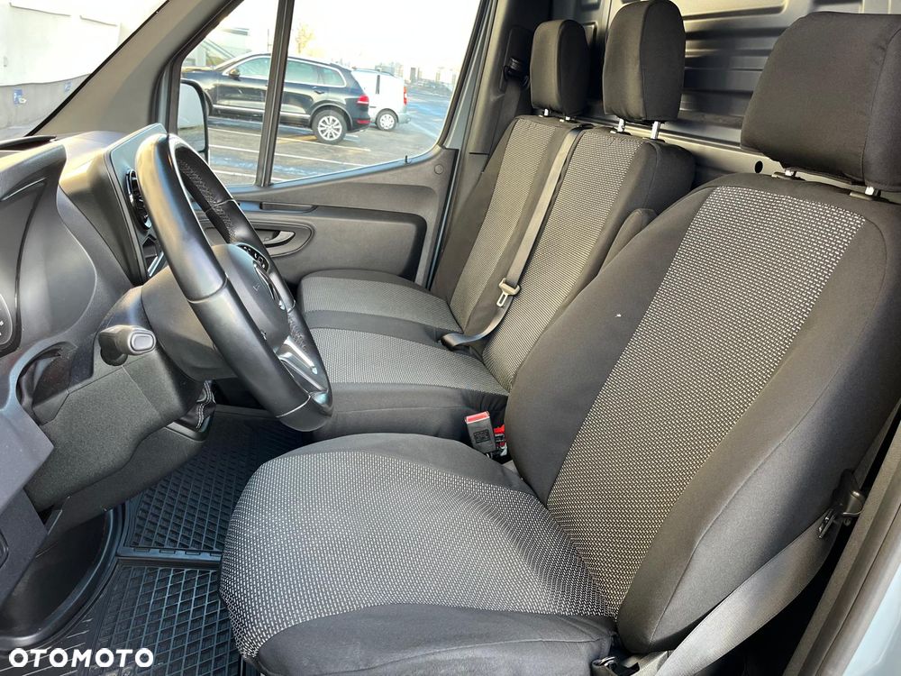 Mercedes-Benz Sprinter - 11