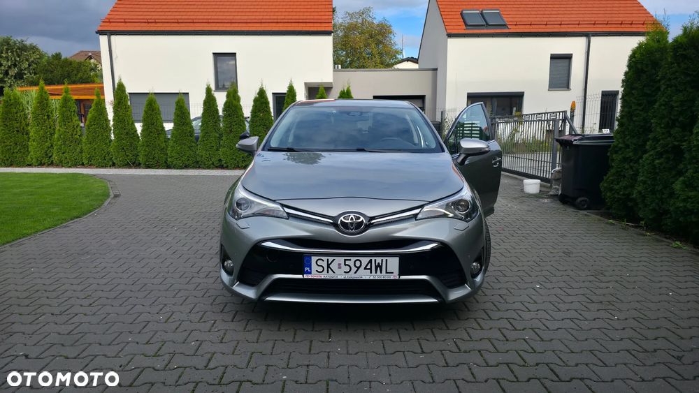 Toyota Avensis 2.0 Premium MS - 16
