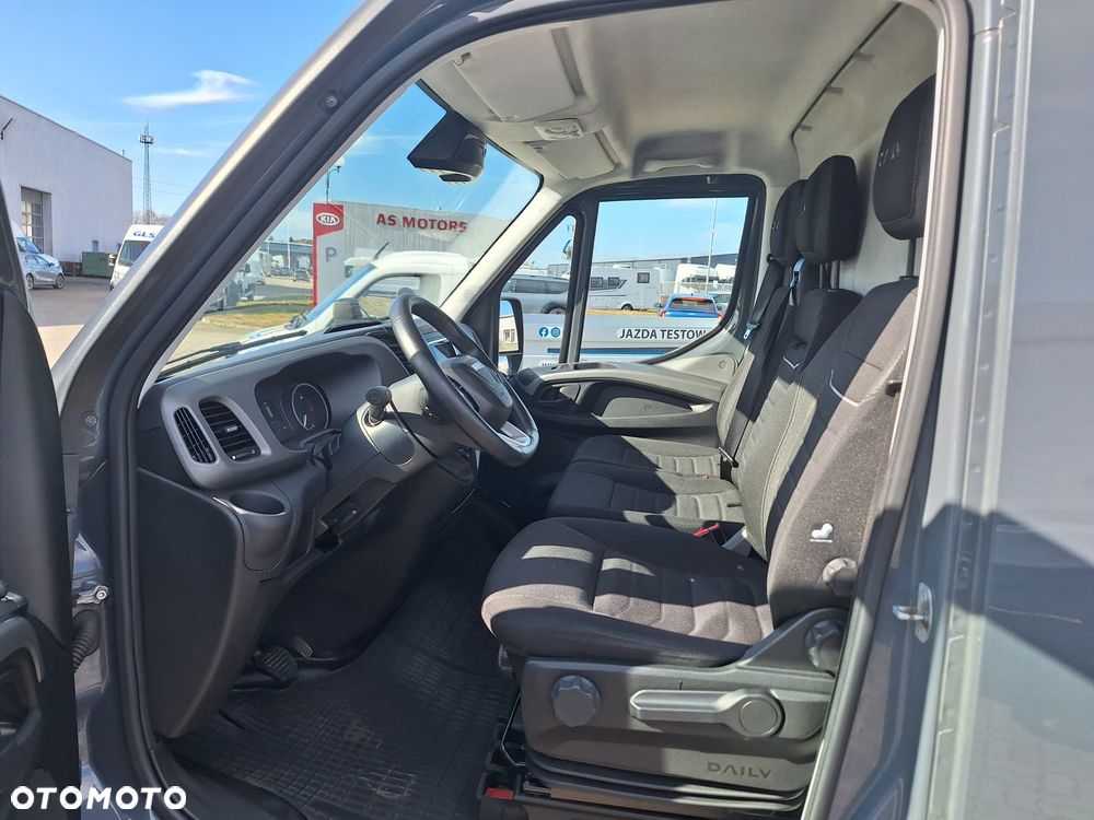 Iveco Daily 35S18 HiMatic furgon 16m blaszak automat FV23% MAXI - 8