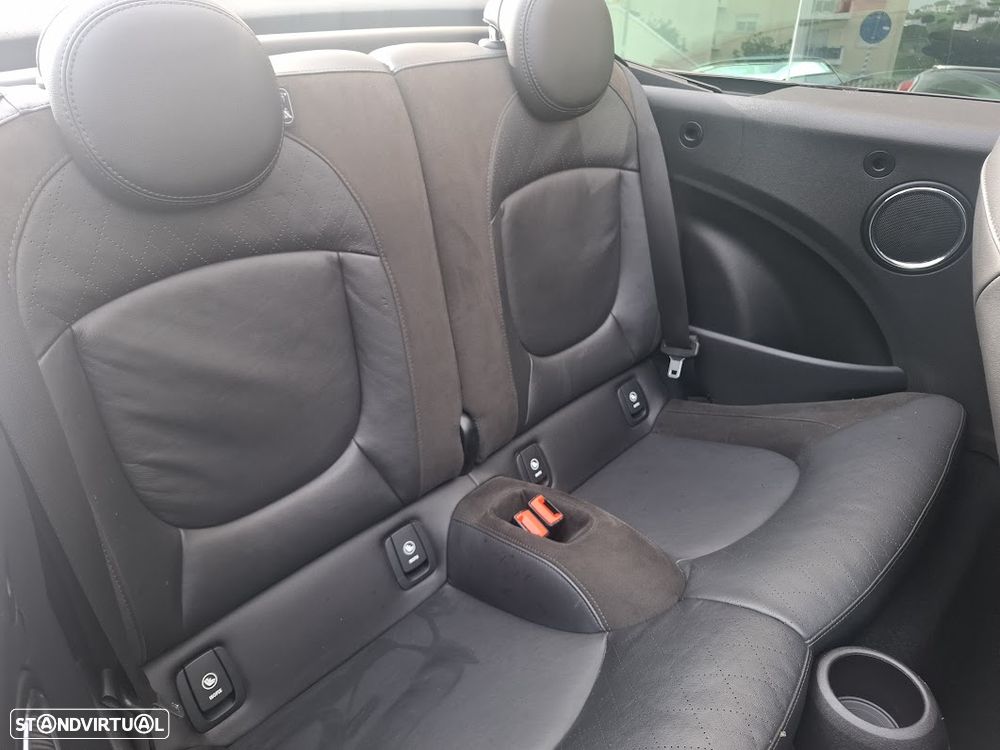 MINI Cabrio Cooper Essential - 44