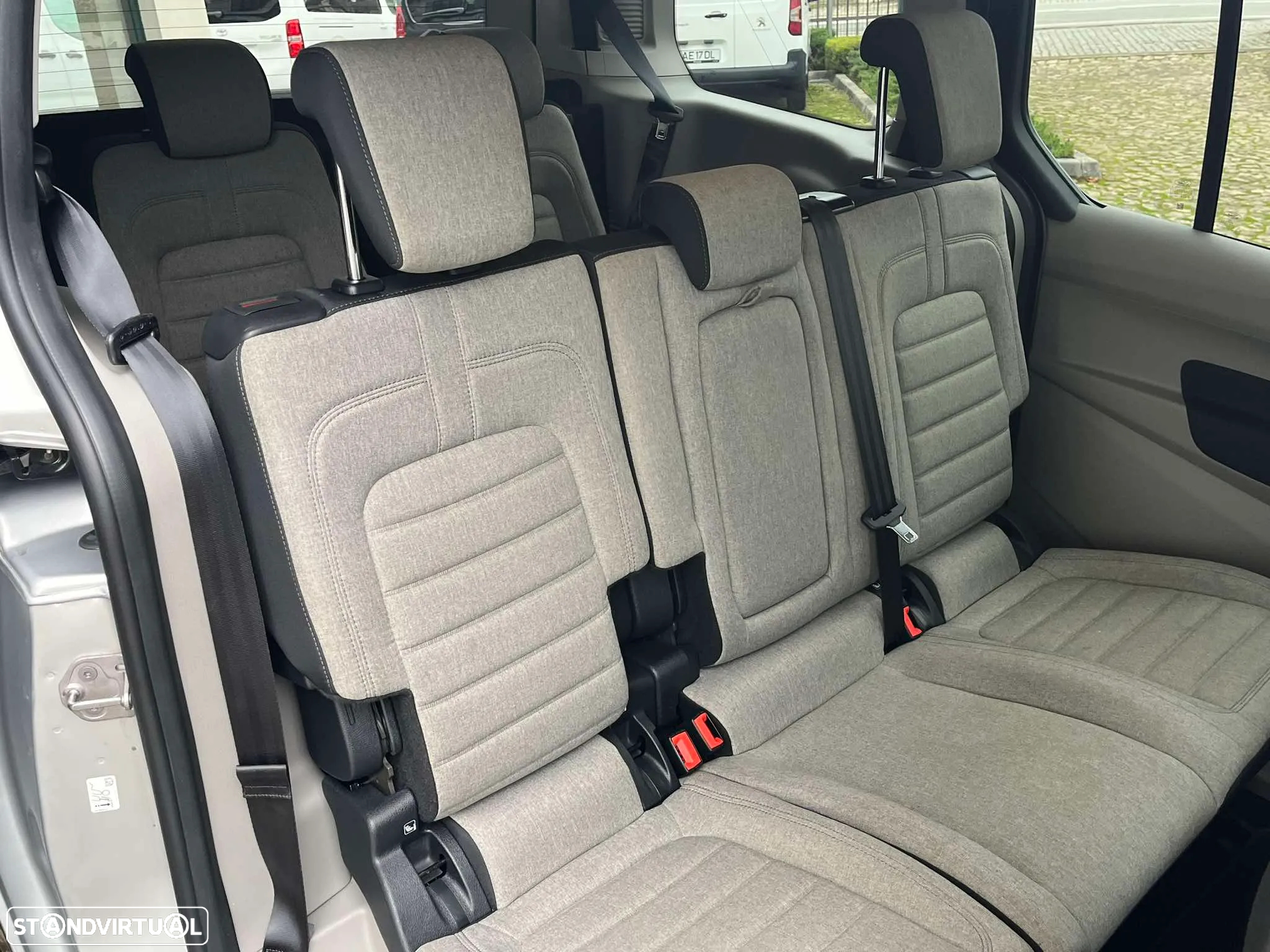 Ford Tourneo Connect Grand 1.5 TDCi Titanium - 45