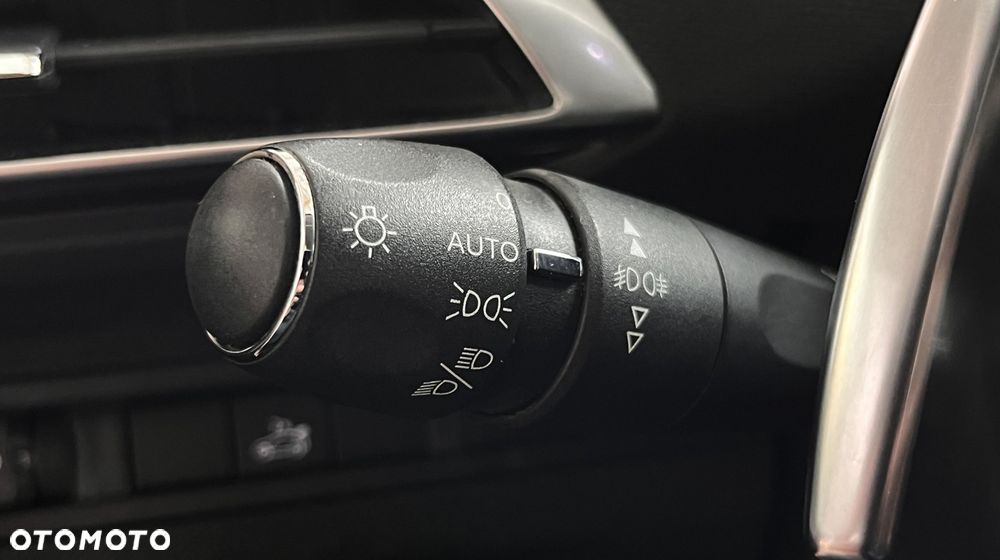 Peugeot 3008 PureTech 130 Stop & Start GPF EAT8 Allure Business-Paket - 19