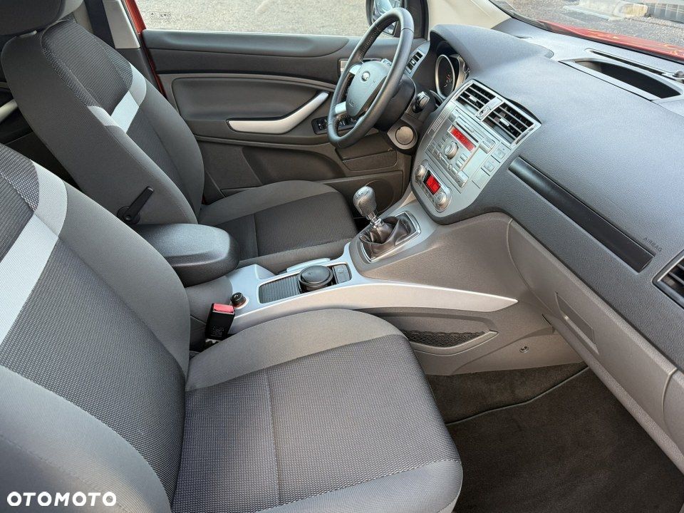 Ford Kuga 2.0 TDCi 2x4 Titanium - 30