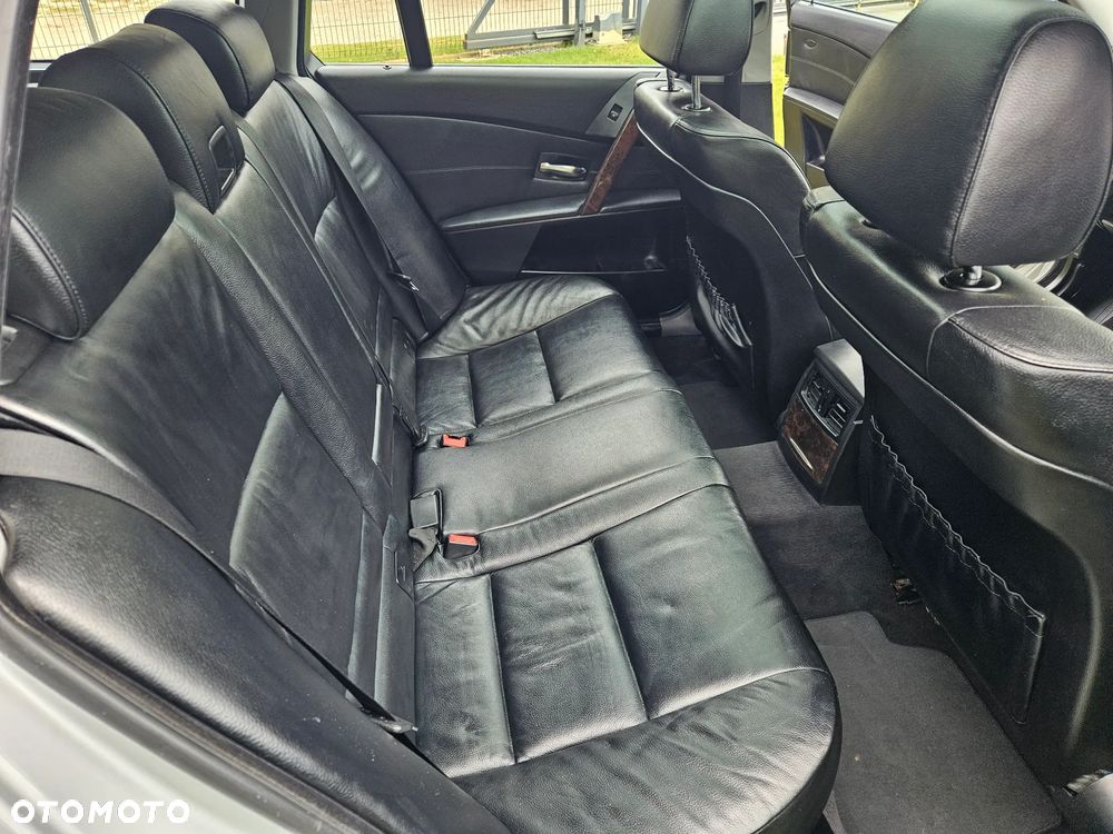 BMW Seria 5 525i Touring - 21