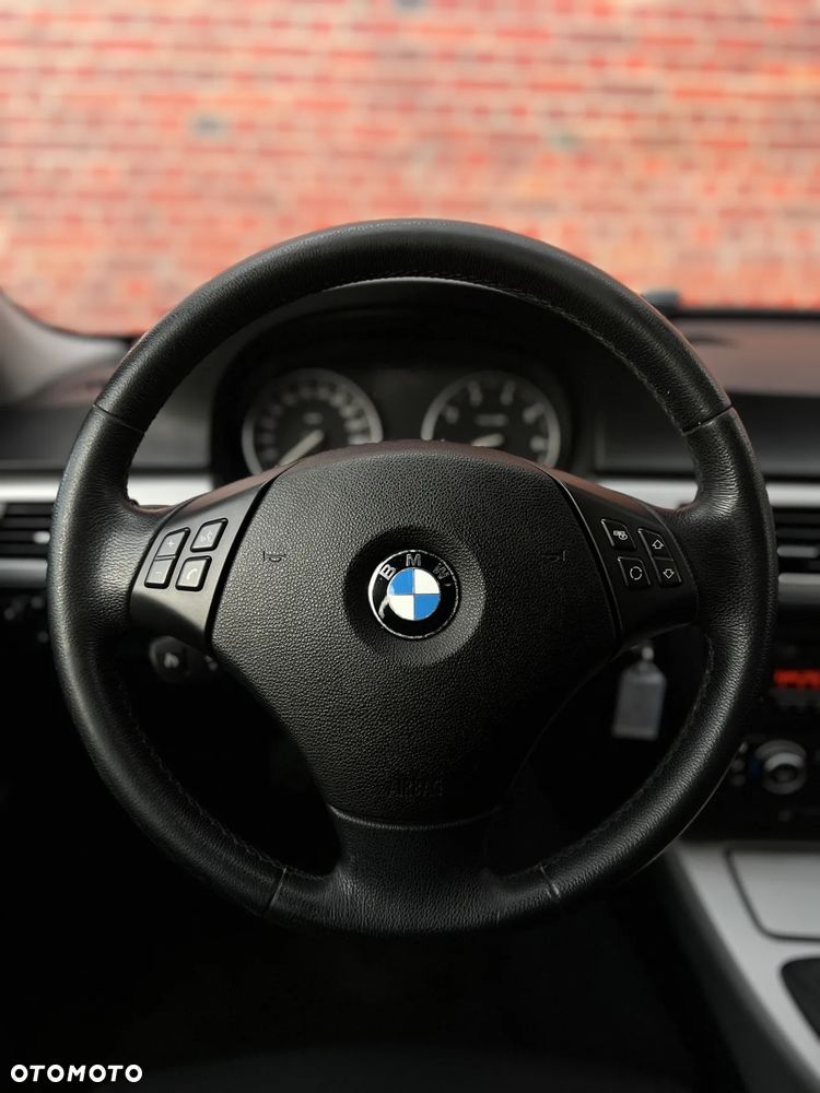 BMW Seria 3 318i - 33