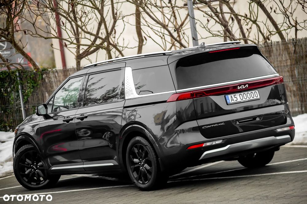 Kia Carnival - 12