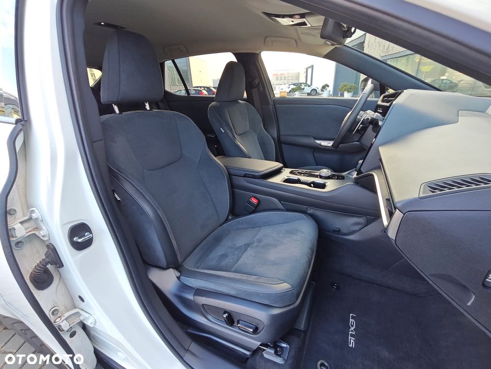 Lexus RZ 450e Omotenashi DIRECT4 - 16