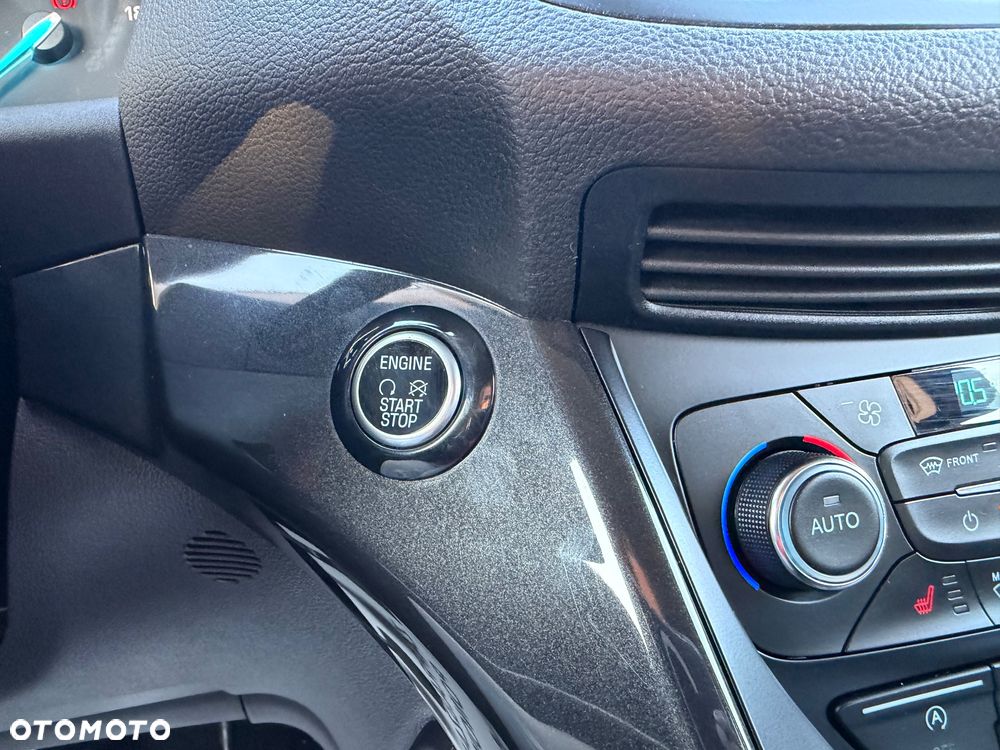 Ford Kuga 1.5 EcoBoost 2x4 Titanium - 35