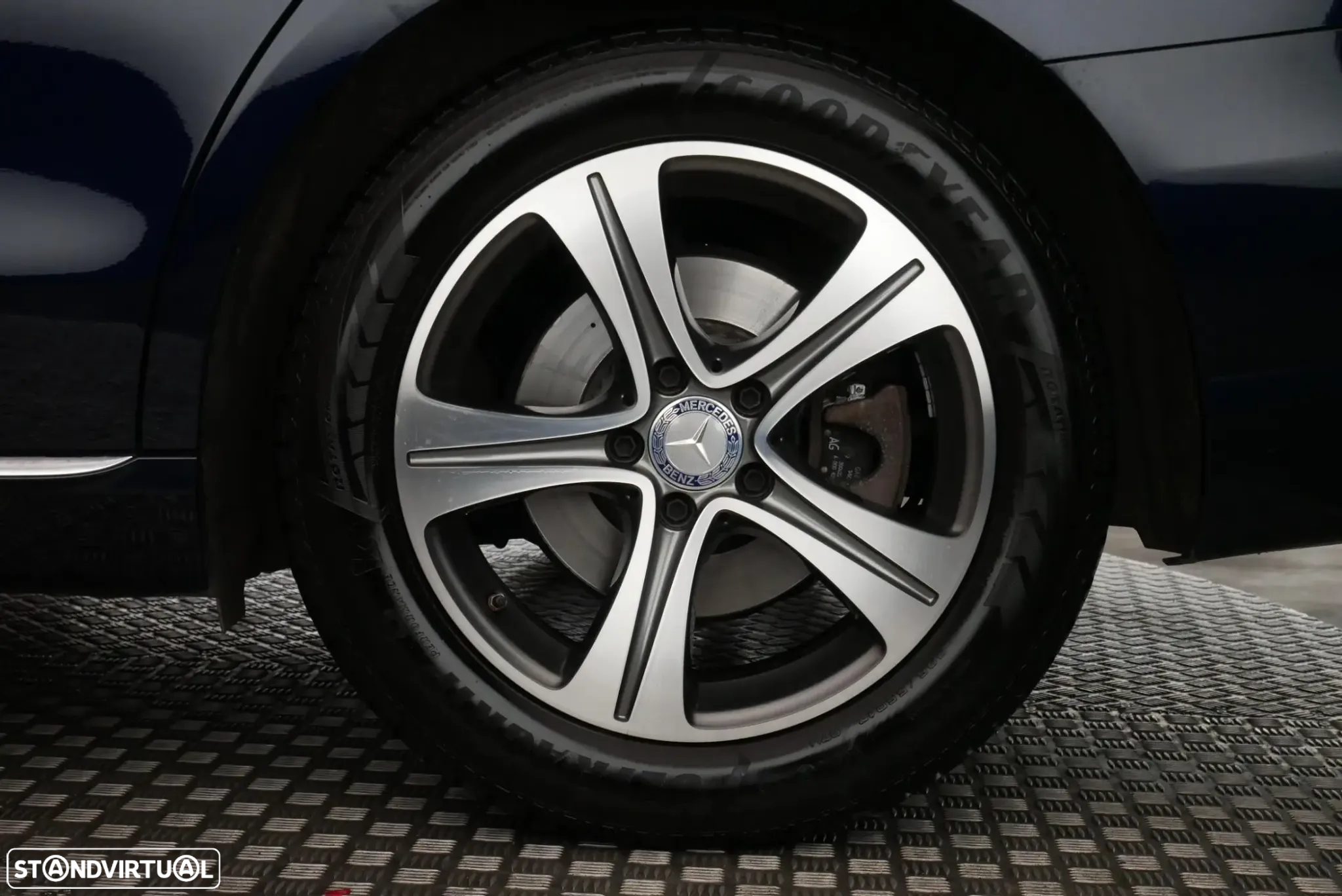 Mercedes-Benz E 220 d Avantgarde+ - 17