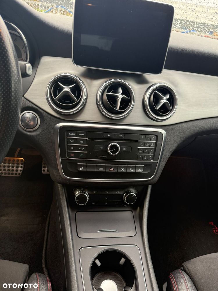 Mercedes-Benz GLA - 13