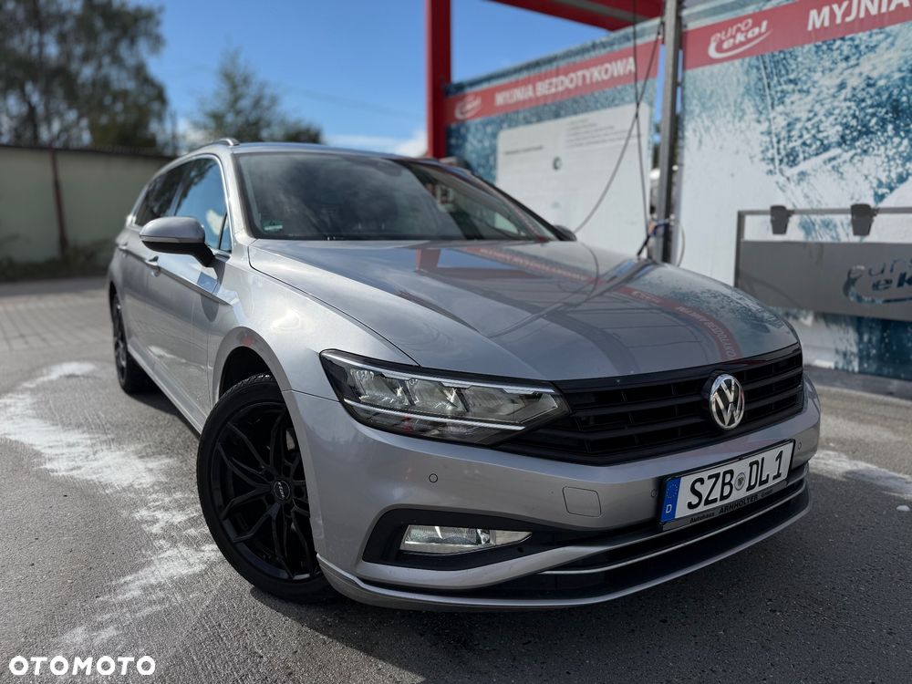 Volkswagen Passat - 1