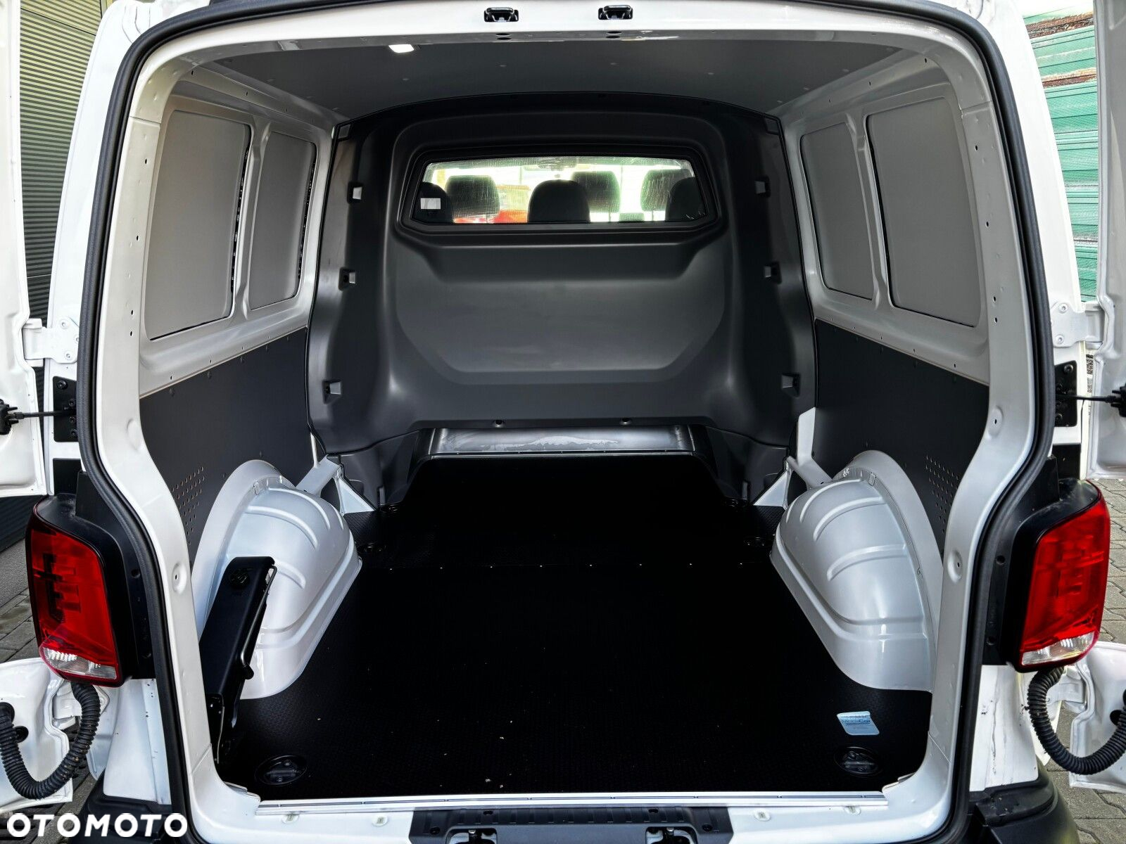 Volkswagen Transporter T6.1 Furgon 3400 2.0TDI 150KM 6b. 3m. - 17