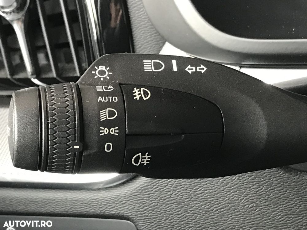 Volvo XC 60 D4 R-Design - 22