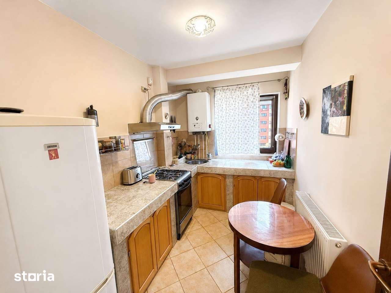 Apartament 2 camere , etaj intermediar , parcare , balcon , zona Stej — fotografia 3