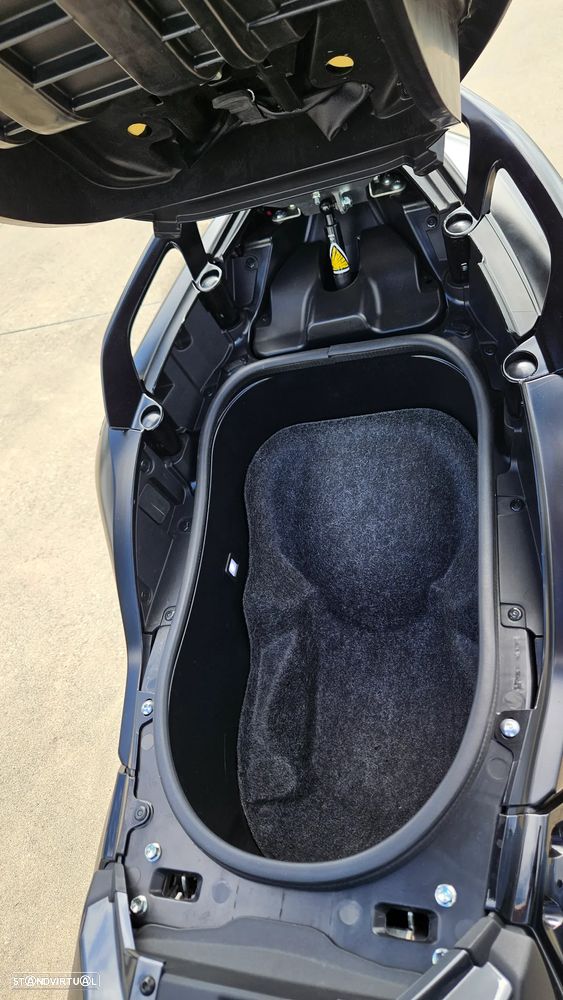 Yamaha TMAX TECHMAX - 31