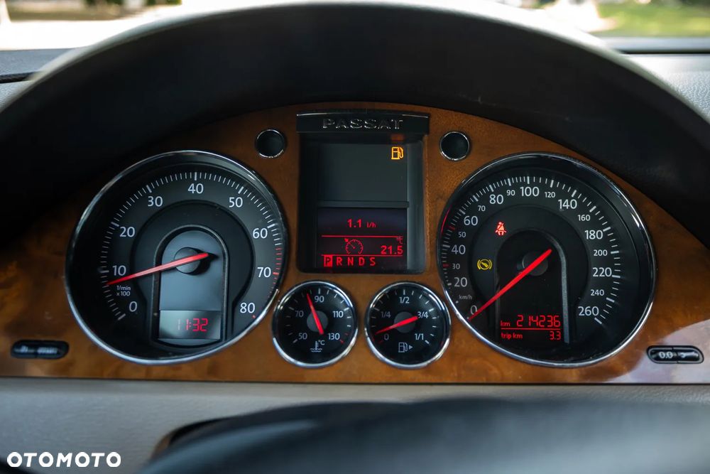 Volkswagen Passat 2.0 FSI Automatik Highline - 23