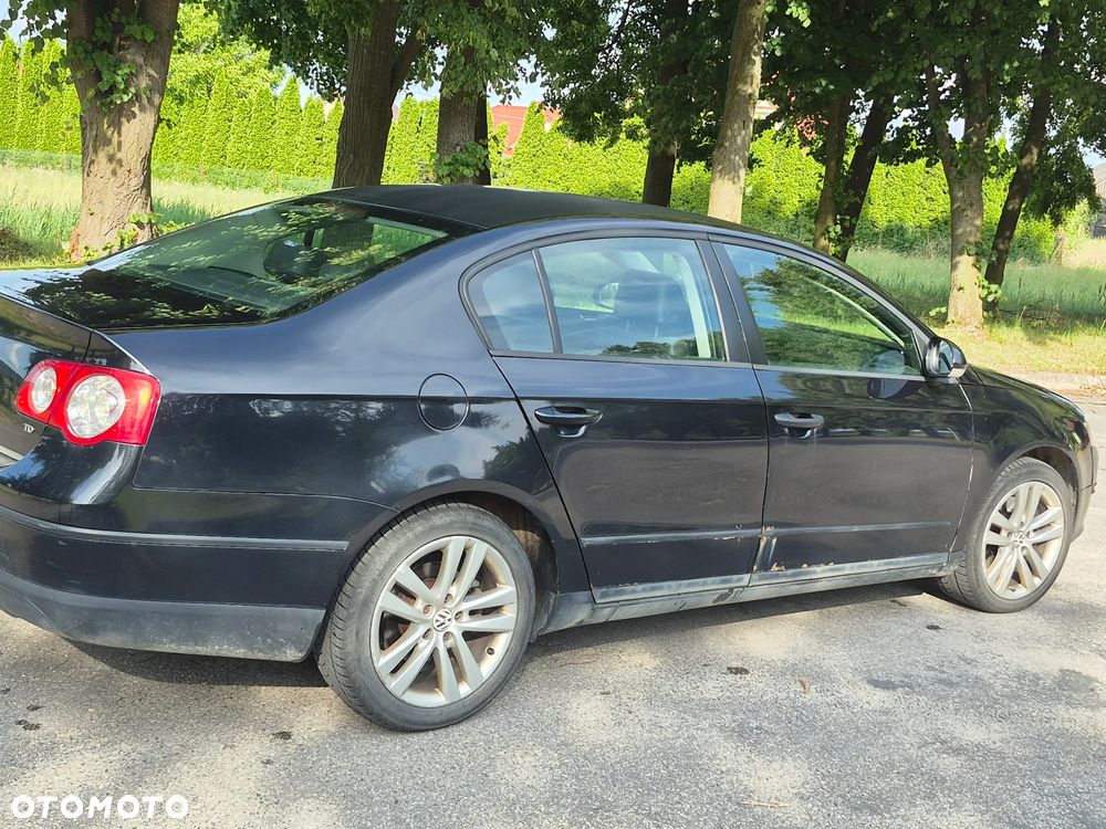 Volkswagen Passat 1.9 TDI Comfortline - 4
