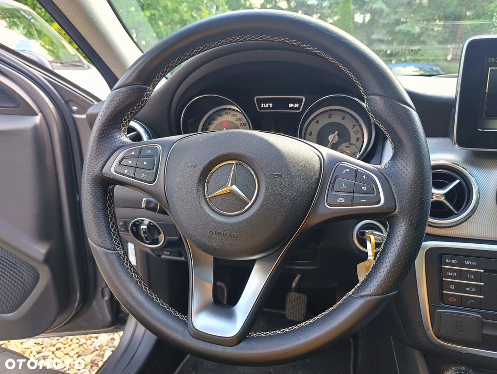 Mercedes-Benz GLA 180 Urban - 30