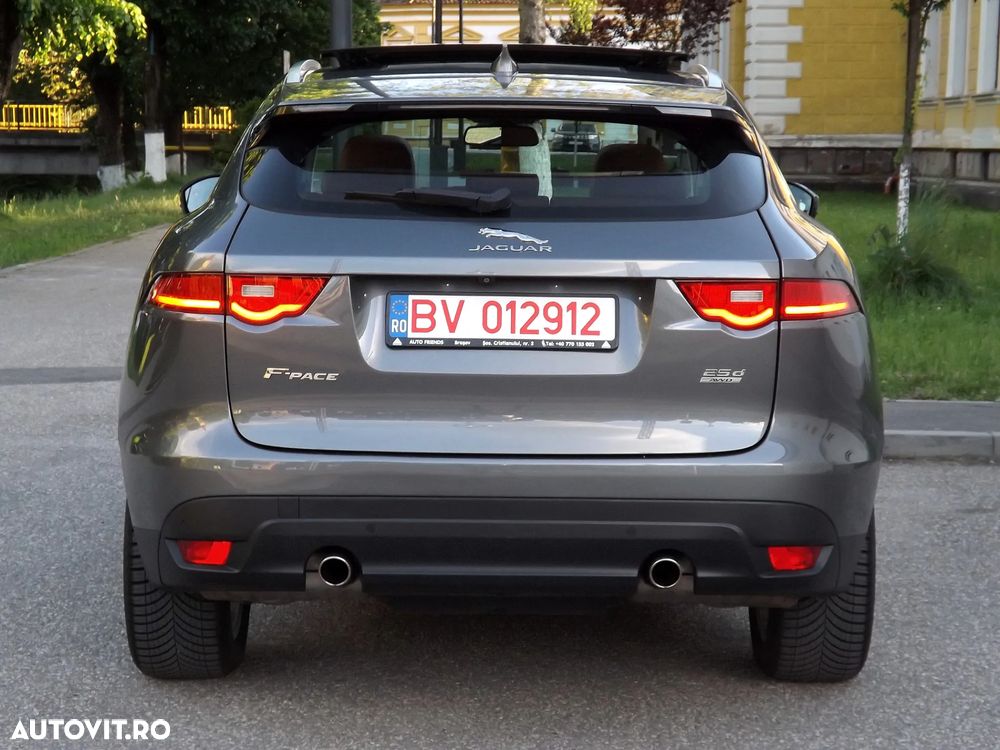 Jaguar F-Pace 25d AWD Portfolio - 16