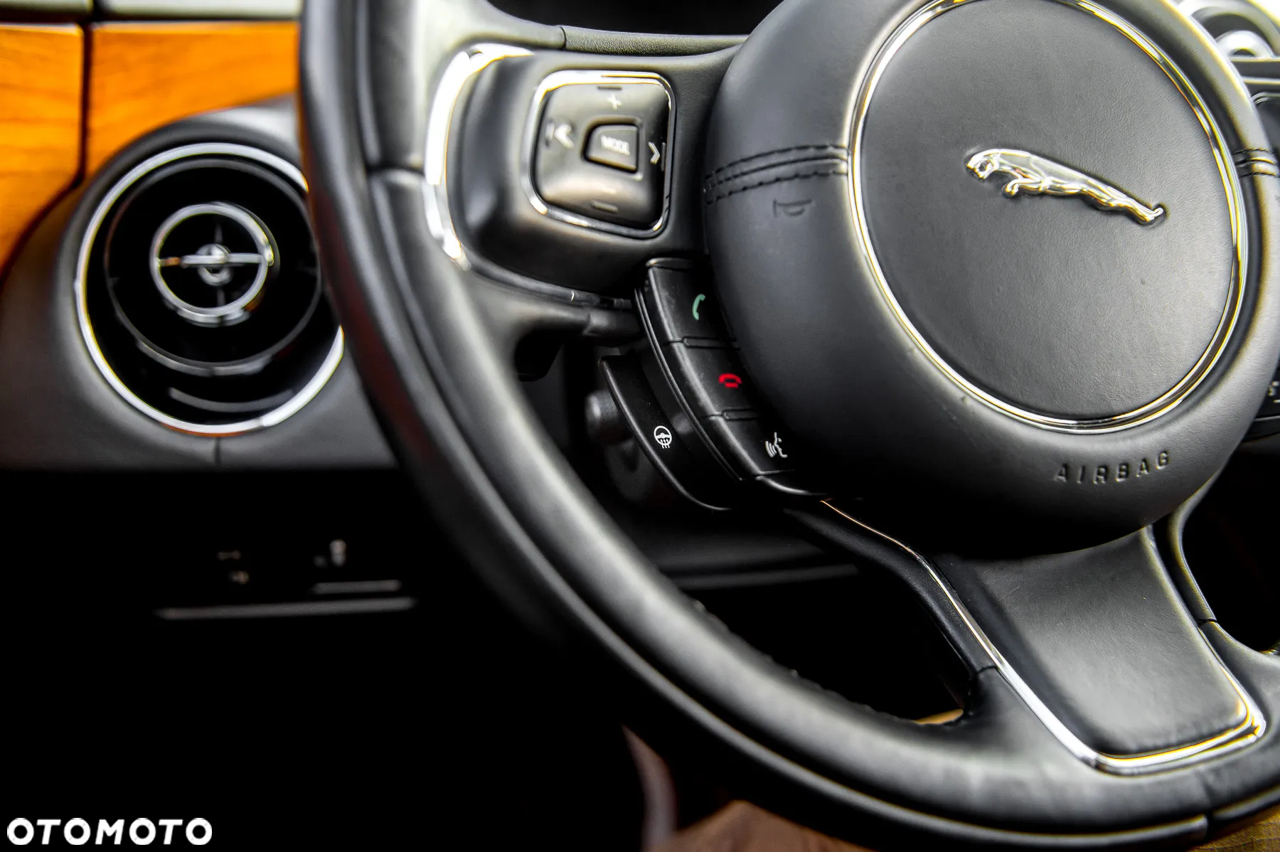 Jaguar XJ 3.0 T AWD Premium Luxury - 38