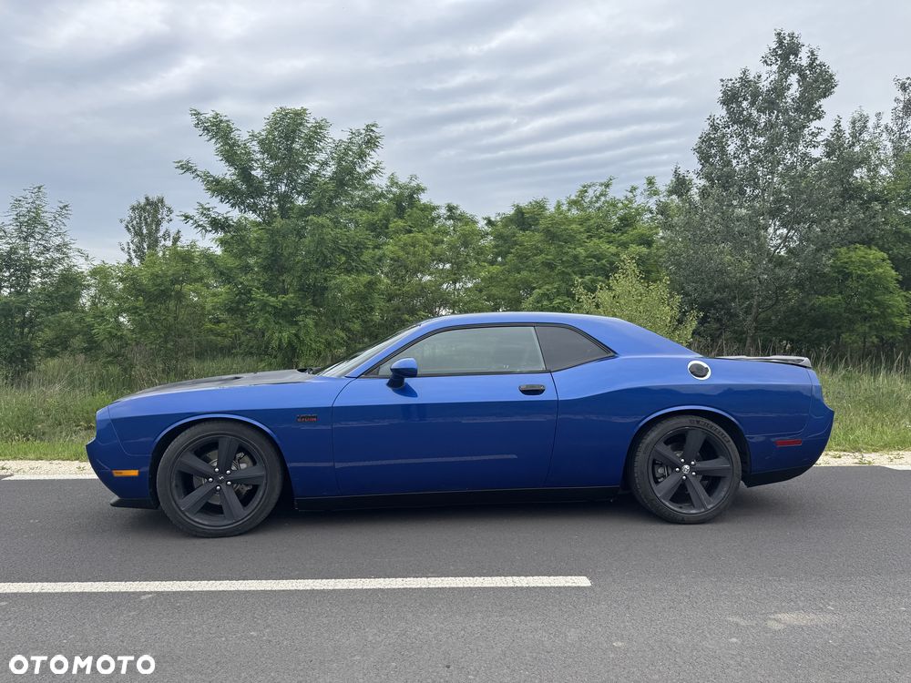 Dodge Challenger - 11