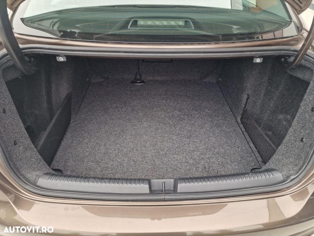 Volkswagen Jetta 1.6 TDI DSG Blue Motion Technology Life - 30