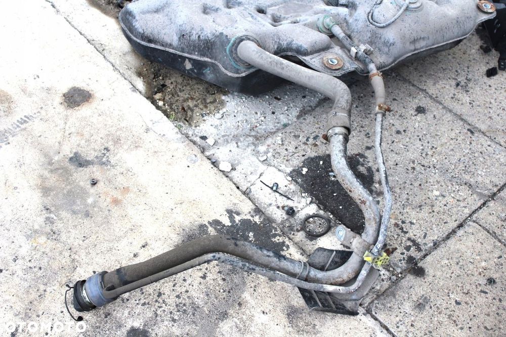 PRZEWÓD RURA WLEWU PALIWA AURIS I 1.4 D4D - 6