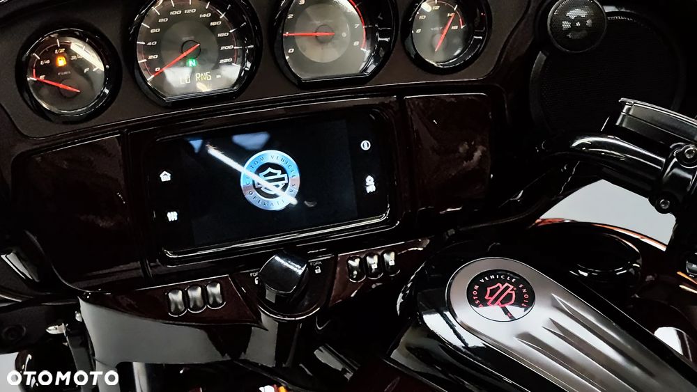 Harley-Davidson CVO Street Glide - 15