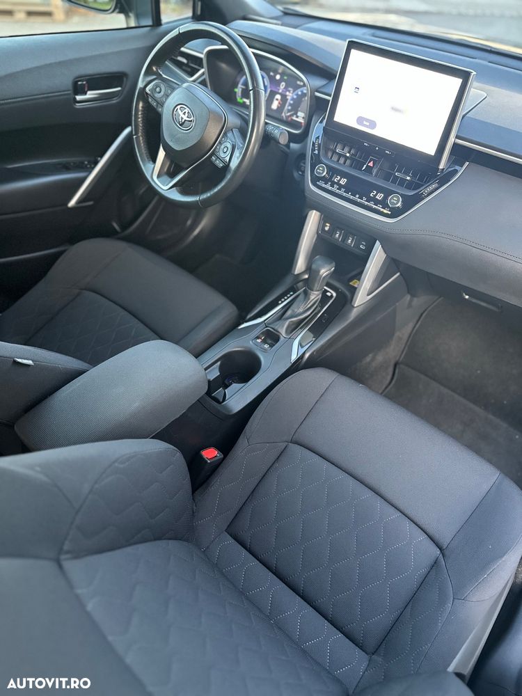 Toyota Corolla Cross - 12